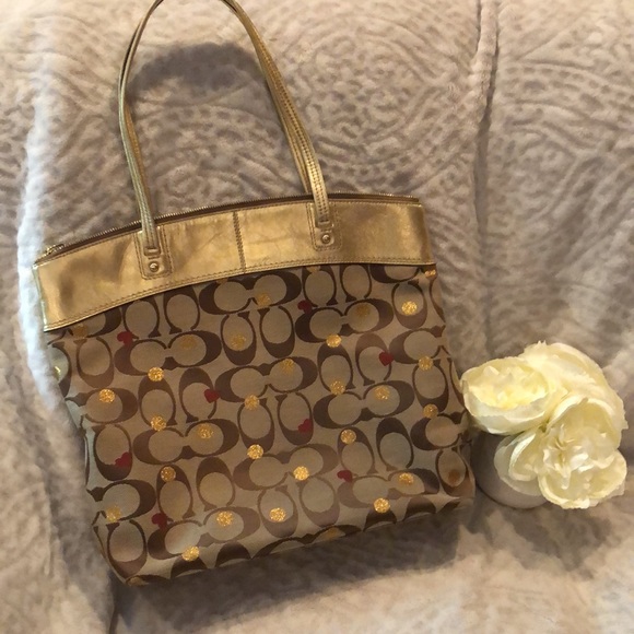 Gorgeous Coach red heart gold 15x13x4 rare find bag - Picture 2 of 12